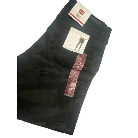 Social Standard by Sanctuary Black Camo Mid Rise Ankle Skinny Jeans Size 14 NEW! - Picture 1 of 5